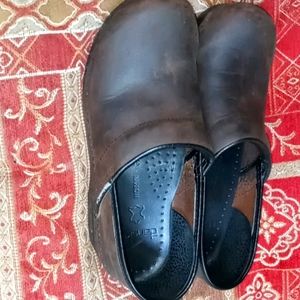 Professional Antique Brown Dansko Clogs